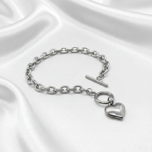 Stainless Steel Heart Charm Toggle Bracelet 8 inch Trendy Women’s NWOT - Picture 3 of 8
